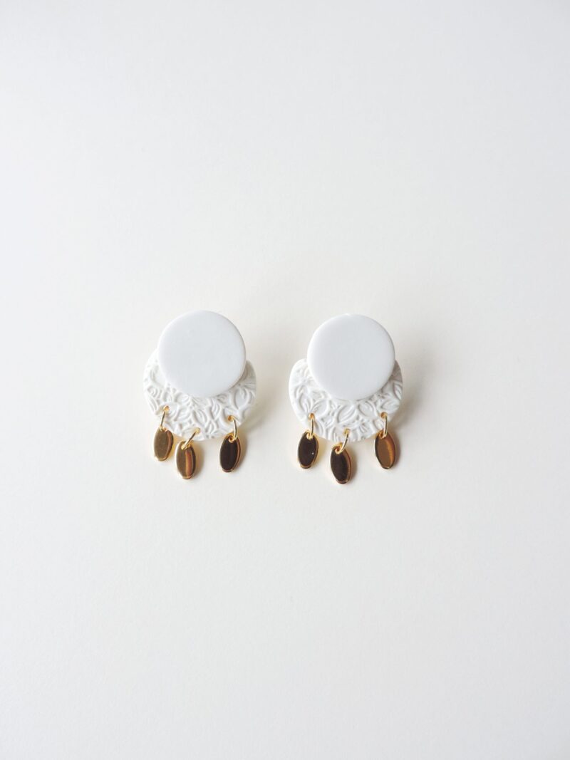 Boucles d'oreilles ZANTE . Blanc pur fleuri – Image 2