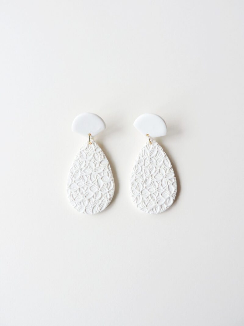 Boucles d'oreilles CNOSSOS . Blanc pur fleuri – Image 2