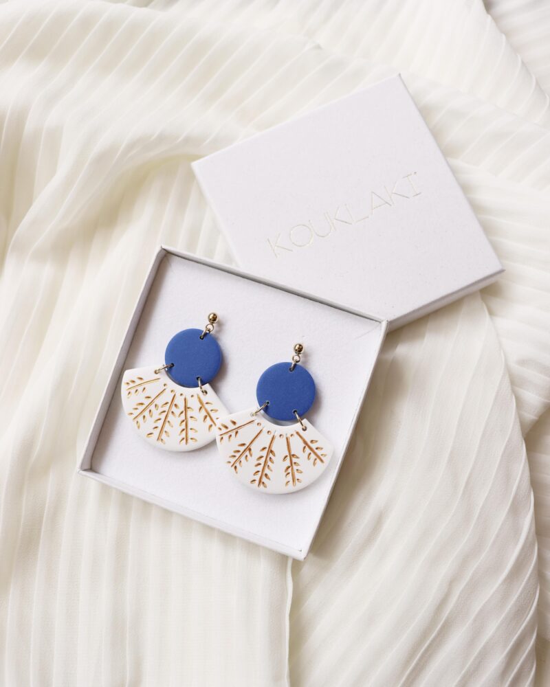 Boucles d'oreilles ITHAQUE . Bleu Cyclades & Blanc pur – Image 2